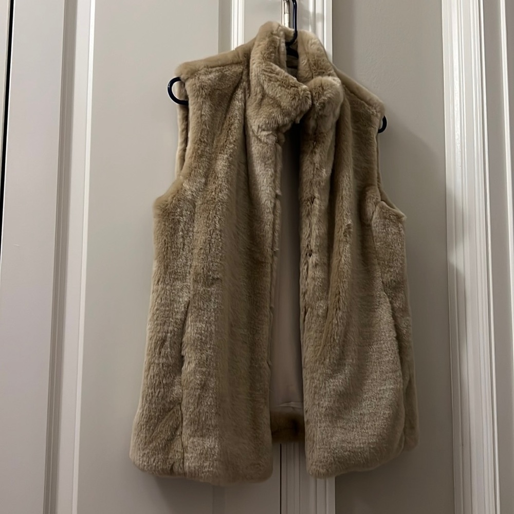 Ann Taylor faux fur vest. Size XS. Very gently used.